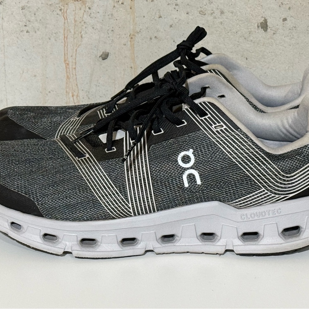 On Running Men's Gray and White Athletic Shoes Sz13